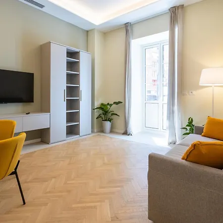 Homey I Teatro Апартаменты Триест